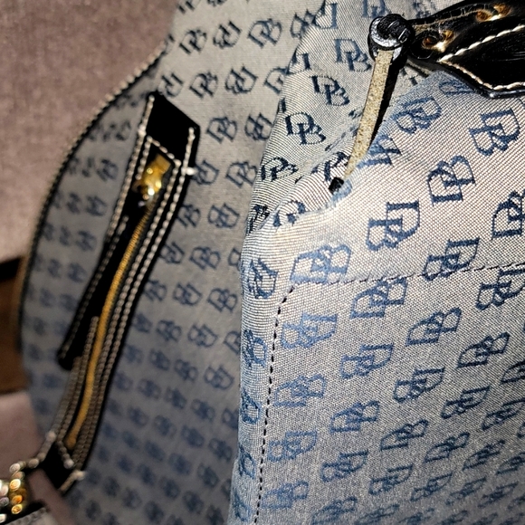 Dooney and Bourke bag - Picture 13 of 15